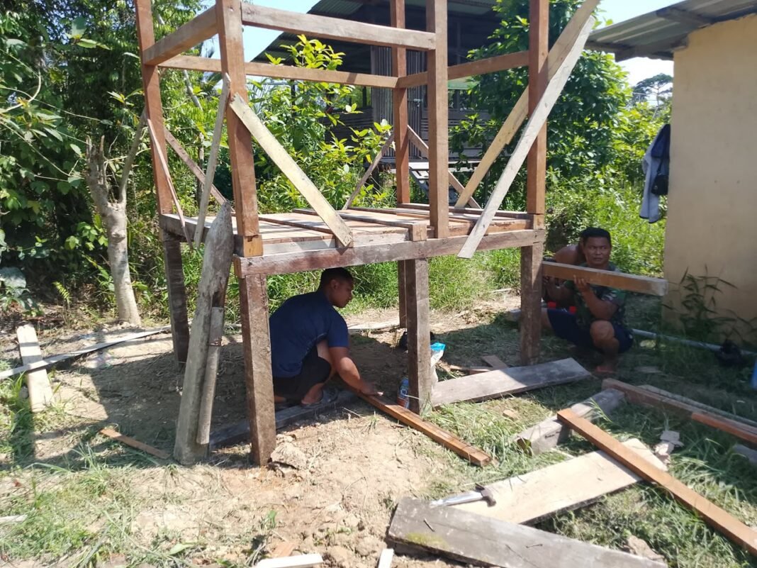 TNI dan Warga Kompak Dirikan Kerangka MCK Masjid Al-Hidayah, Gotong Royong Jadi Kekuatan