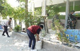 Pendukung TMMD 129 Bojonegoro: TNI, Polri, Mahasiswa, dan Masyarakat Renovasi SDN Kesongo 1