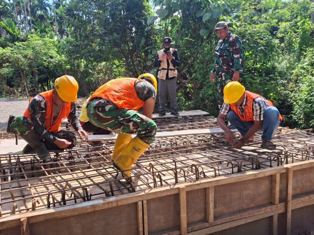 Masyarakat Bersatu dengan TNI dalam Pembangunan Box Culvert di Lhok Panah