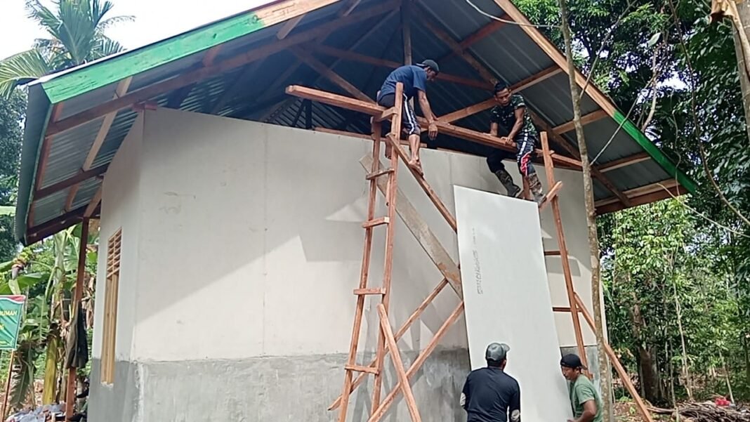 Pengabdian Satgas TMMD Kodim 0102/Pidie dalam Mewujudkan Rumah Layak bagi Warga Lhok Panah
