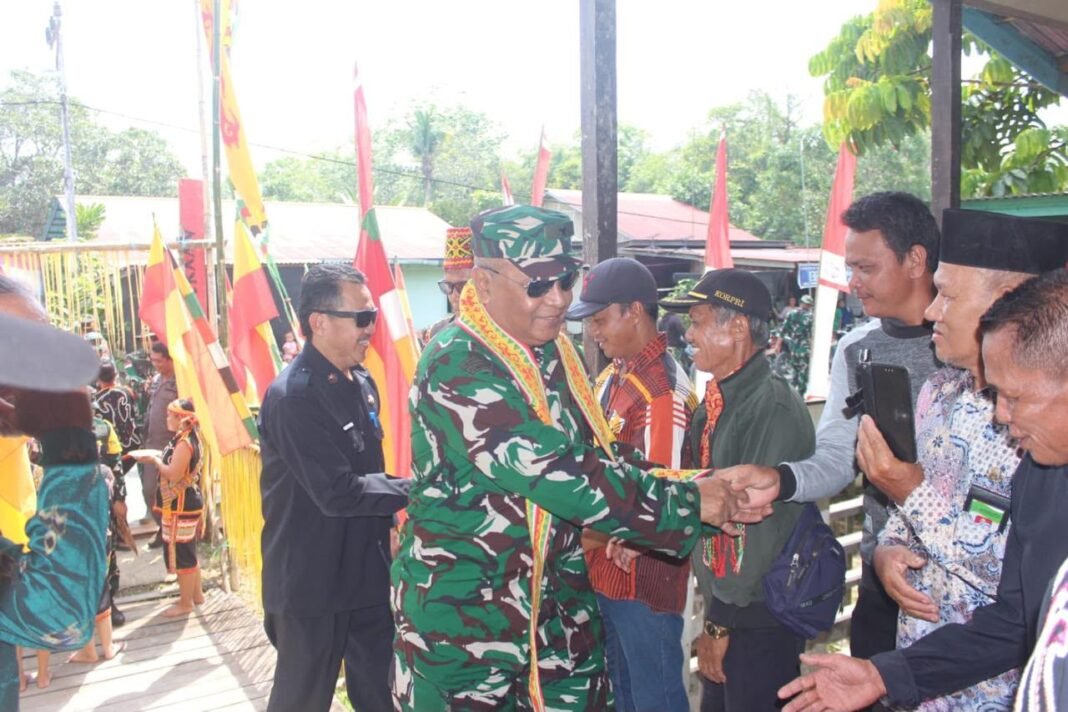 Penuh Kehangatan, Tim Wasev TMMD Diterima dengan Antusias di Kapuas Hulu