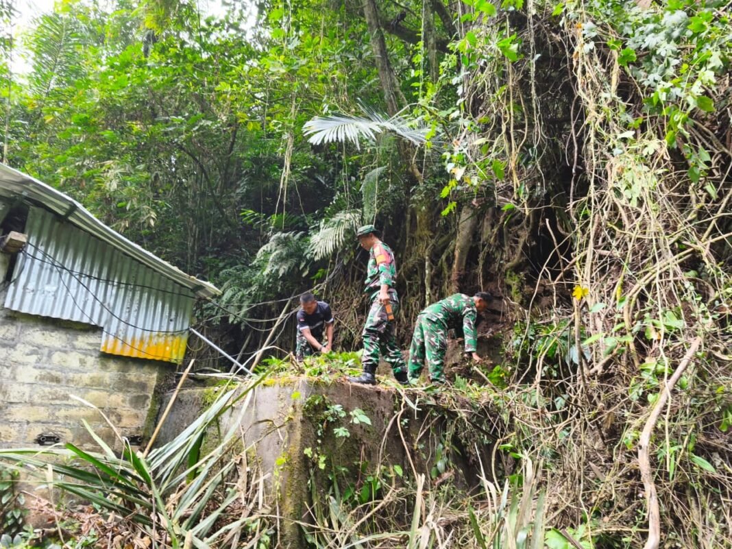 Wadan Satgas TMMD Ke-129 Terjun Langsung Bersihkan Yeh Tipat