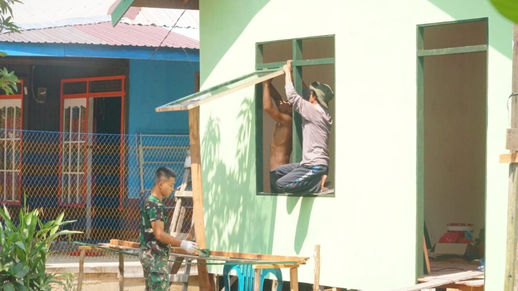 Pemasangan Jendela RTLH TMMD di Kapuas Meningkatkan Kenyamanan Hunian