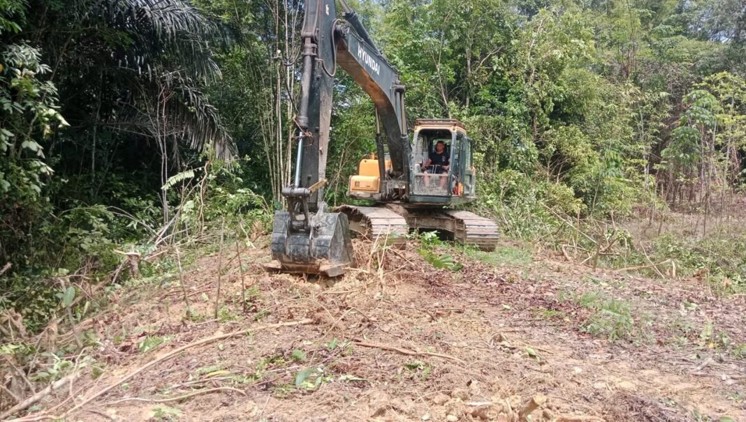Alat Berat Dikerahkan untuk Mempercepat Jalan Ulak Pauk-Belatung