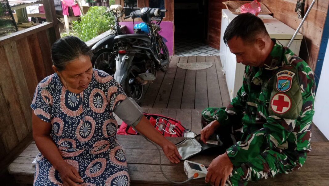 Meningkatkan Kesehatan Warga, Satgas TMMD Tawarkan Pengobatan Gratis