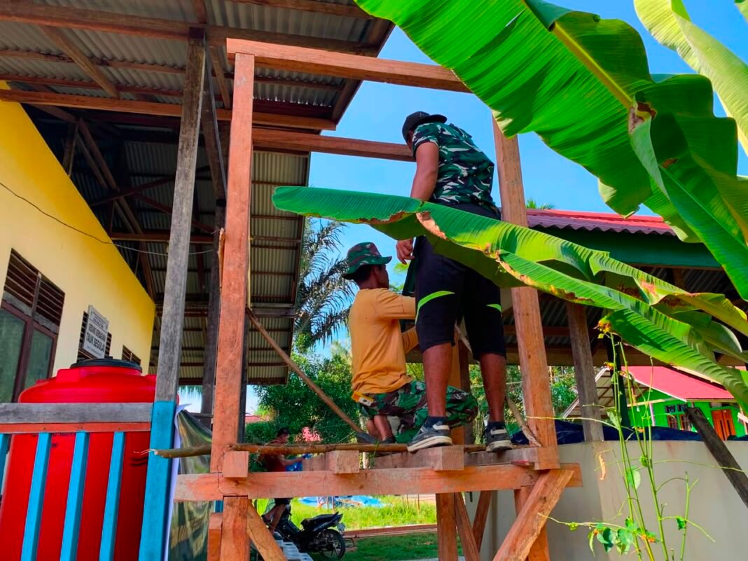 Pembangunan Sumur Bor dan Tandon Air oleh TMMD Ke-129 di Kapuas Hulu