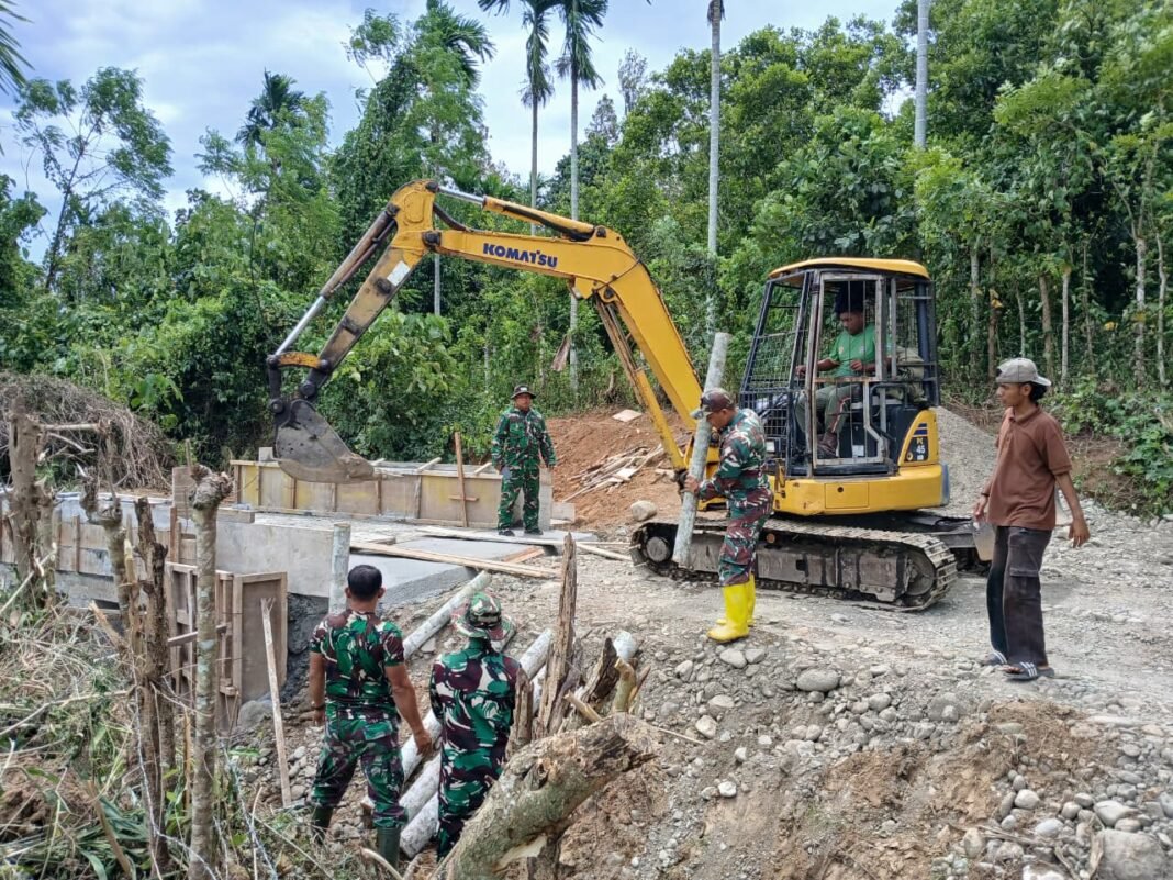 Pemasangan Cerucuk pada Jembatan Box Culvert oleh Satgas TMMD