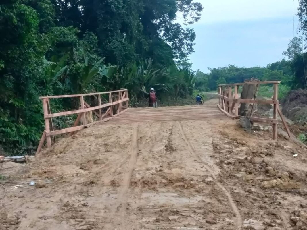 TMMD Ke-129: Pembangunan Jembatan Kerato Diperkuat Dengan Jembatan Sementara