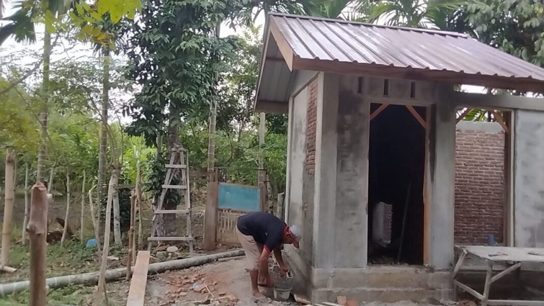 Pembangunan MCK TMMD Ke-129 Kodim 0102/Pidie Mencapai Tahap Akhir dengan 65 Persen