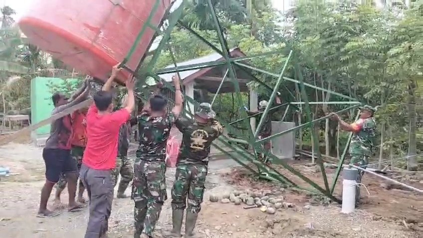 Satgas TMMD Ke-129, Komitmen Tinggi di Hari Libur untuk Pembangunan Air Bersih di Dayah Lhok Panah