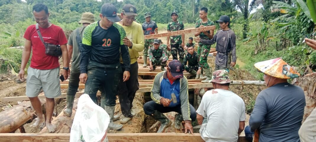 Pentingnya Gotong Royong dalam TMMD ke-129 Kodim 1206/Putussibau untuk Jembatan yang Lebih Baik