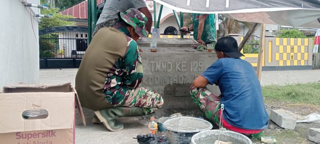 Pembuatan Prasasti Jambanisasi oleh Satgas TMMD ke-129 di Maroanging
