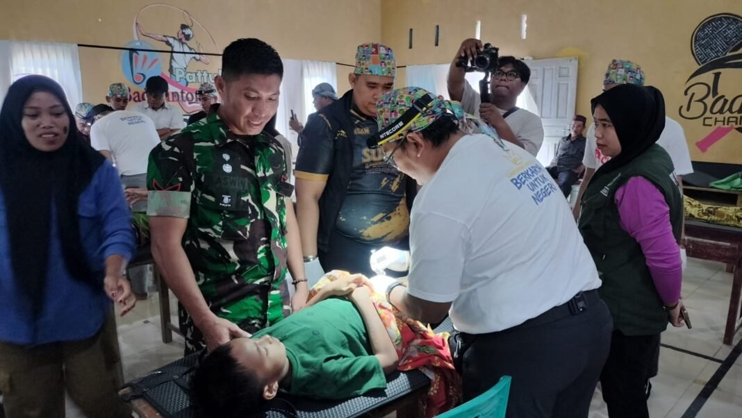 Kegiatan Sunat Massal Sebagai Wujud Kepedulian Satgas TMMD ke-129