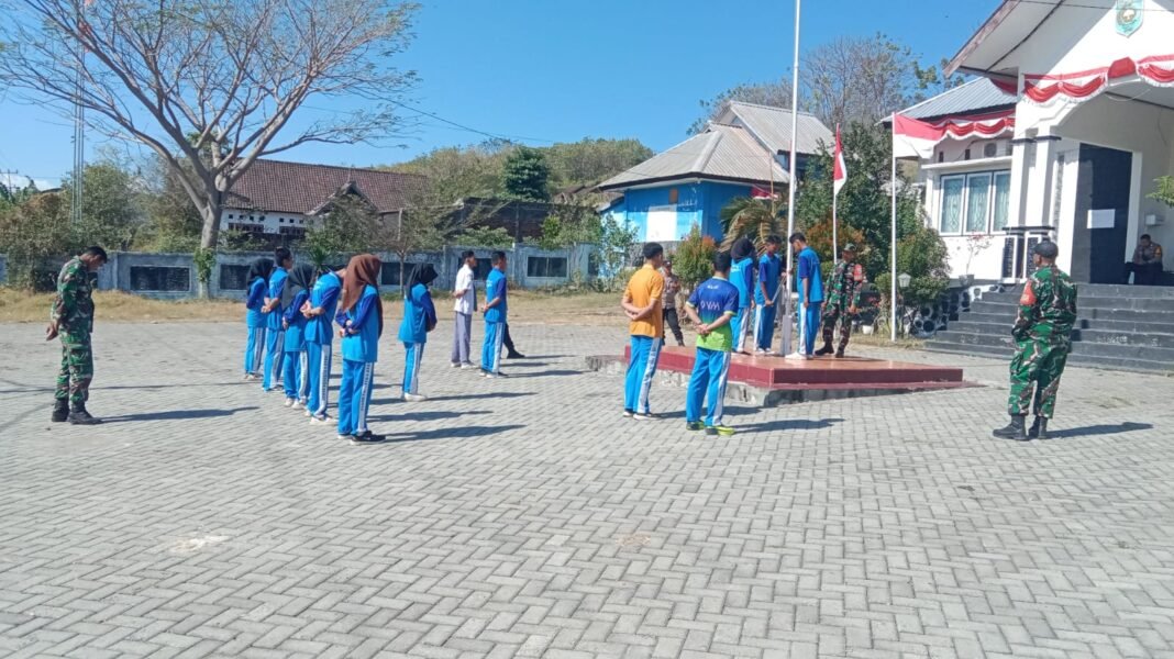 Danposramil Latih Paskibraka SMKN 2 untuk HUT RI ke-81