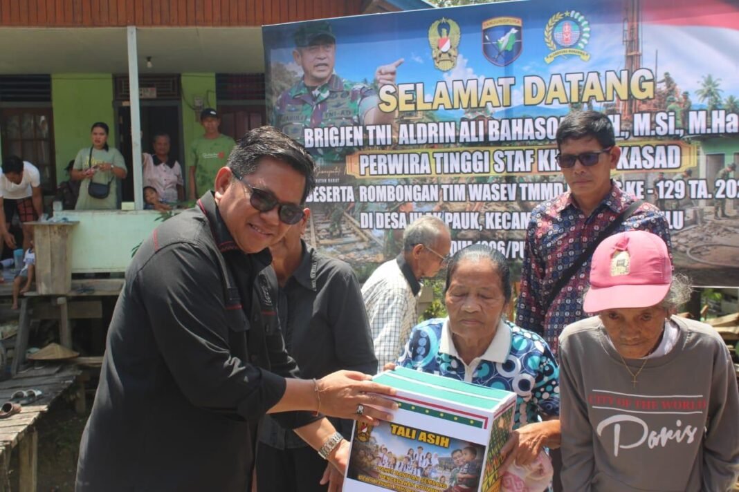 Kegiatan Sosial TNI: Penyerahan Tali Asih di Desa Ulak Pauk dan Belatung