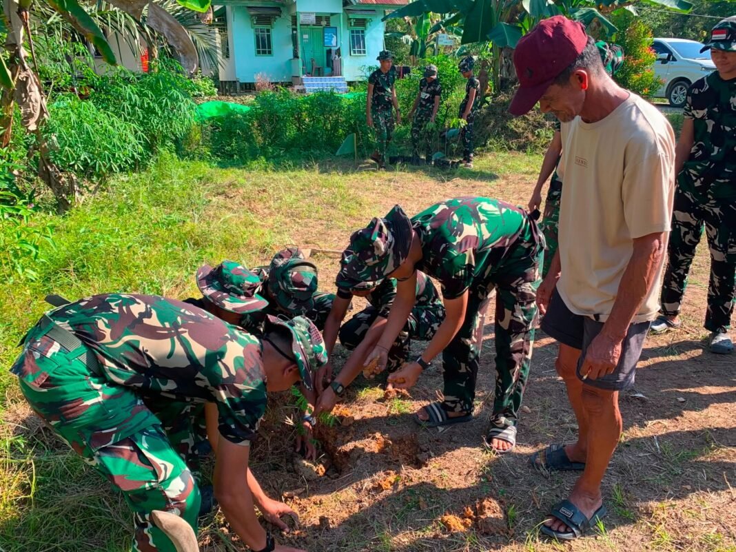 Sinergi TNI dan Masyarakat dalam Penanaman Tanaman Pangan di Ulak Pauk