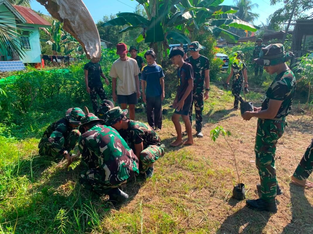 Pembangunan Berkelanjutan, Satgas TMMD Ke-129 Tanam Bibit di Ulak Pauk