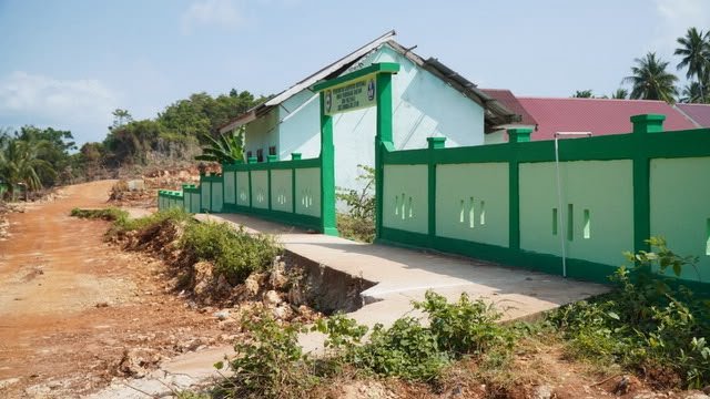 SELESAI: Pengecatan Pagar SDN Polewali dan Apresiasi dari Pihak Sekolah