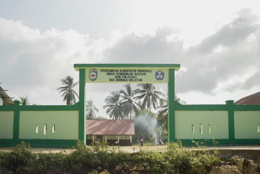 Peningkatan Tampilan Sekolah melalui Kegiatan TMMD