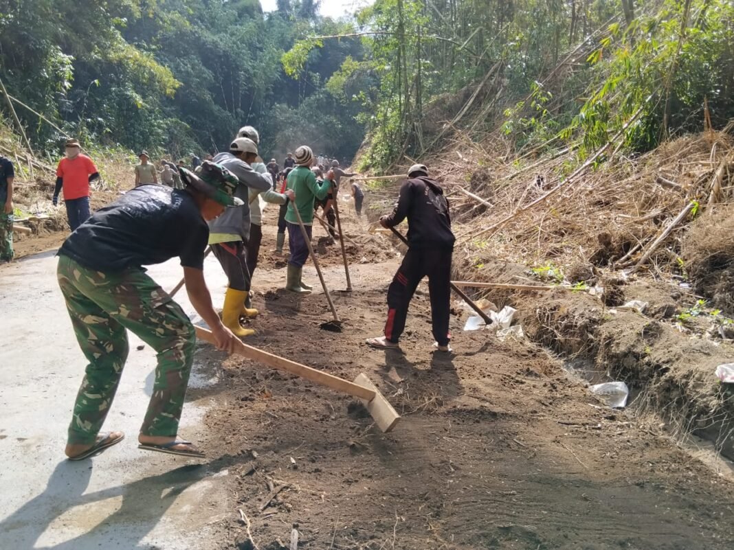 Satgas TMMD Kodim 1626/Bangli Selesaikan Perapian Jalan Menjelang Program Ditutup
