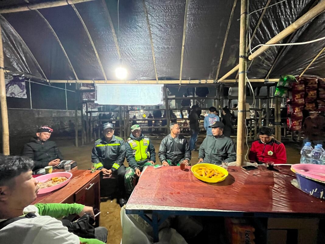 Kegiatan Futsal Sebagai Sarana Penguatan Sinergitas TNI dan Polri di Sekardadi