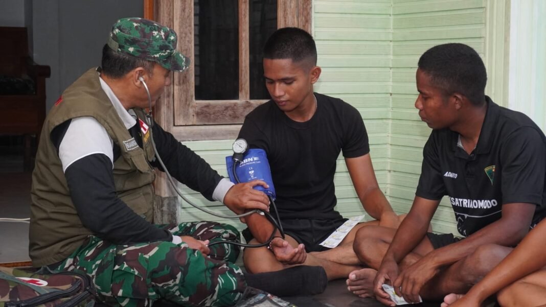 Sinergi Tim Kesehatan dan Bidan Desa Dalam Mengawasi Kesehatan Satgas TMMD 129