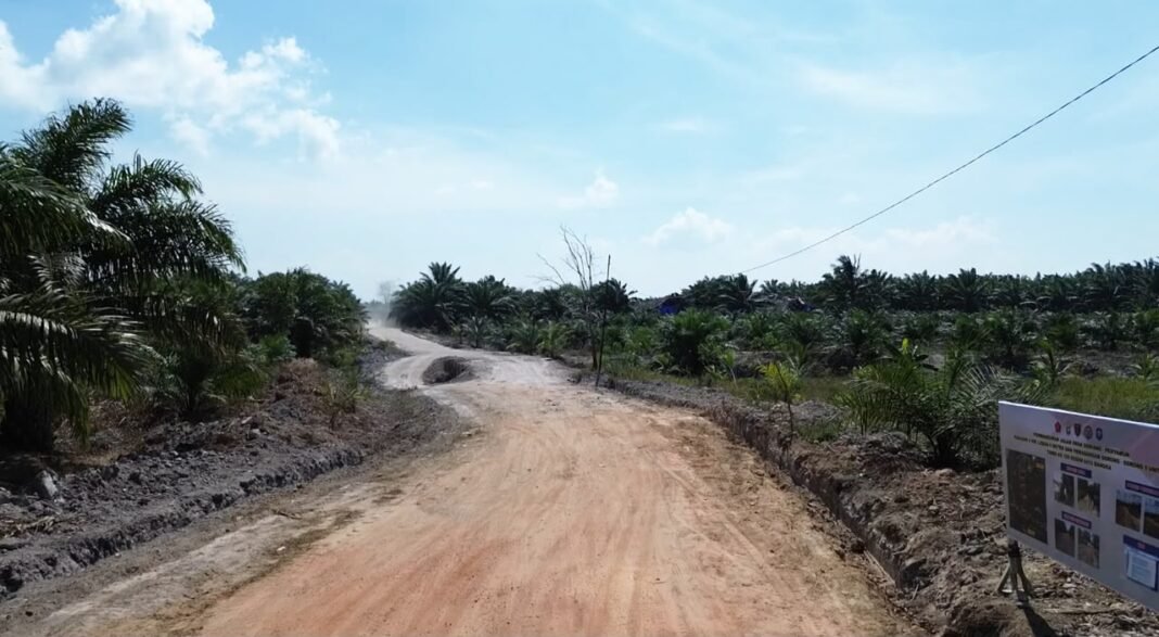 Gotong Royong TNI dan Masyarakat Hasilkan Jalan Deniang-Penyamun yang Optimal