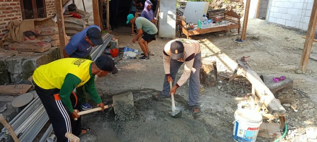 Manfaatkan Setiap Waktu, Satgas TMMD 129 Terus Kebut Pembangunan RTLH di Desa Tlemang