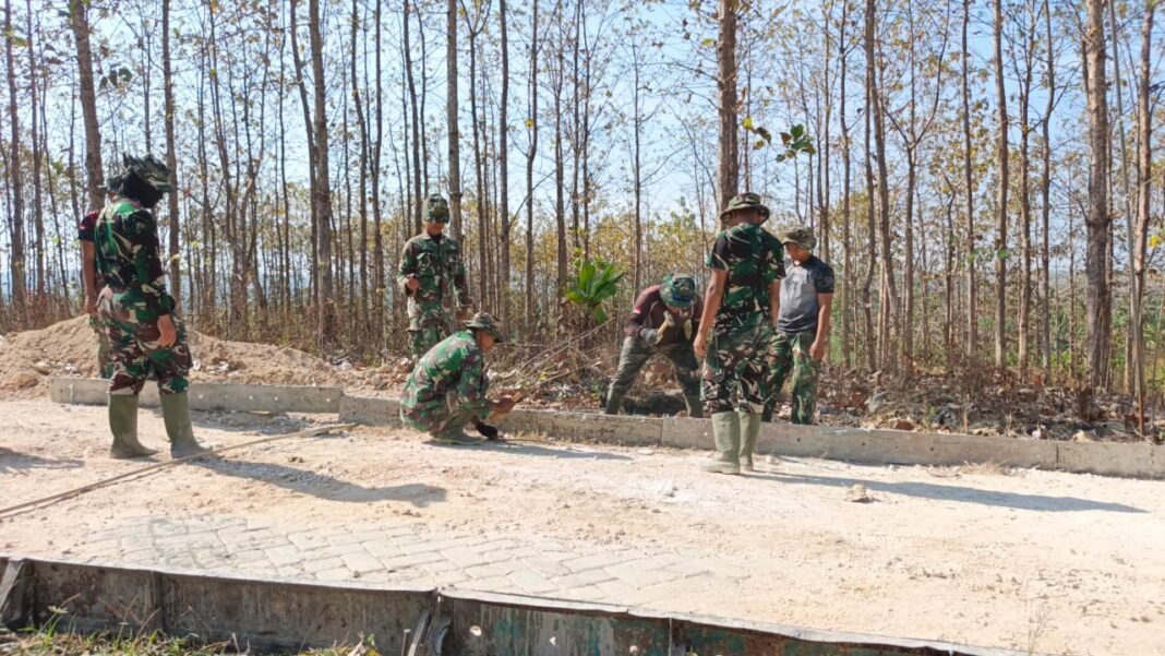 Pengerjaan Jalan di Desa Tlemang Catat Perkembangan Positif di Hari ke-10 TMMD 129