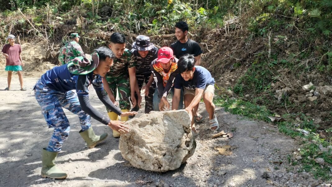 Kegiatan Bersih-Bersih Menjadi Penutup TMMD ke-129 di Bontocani