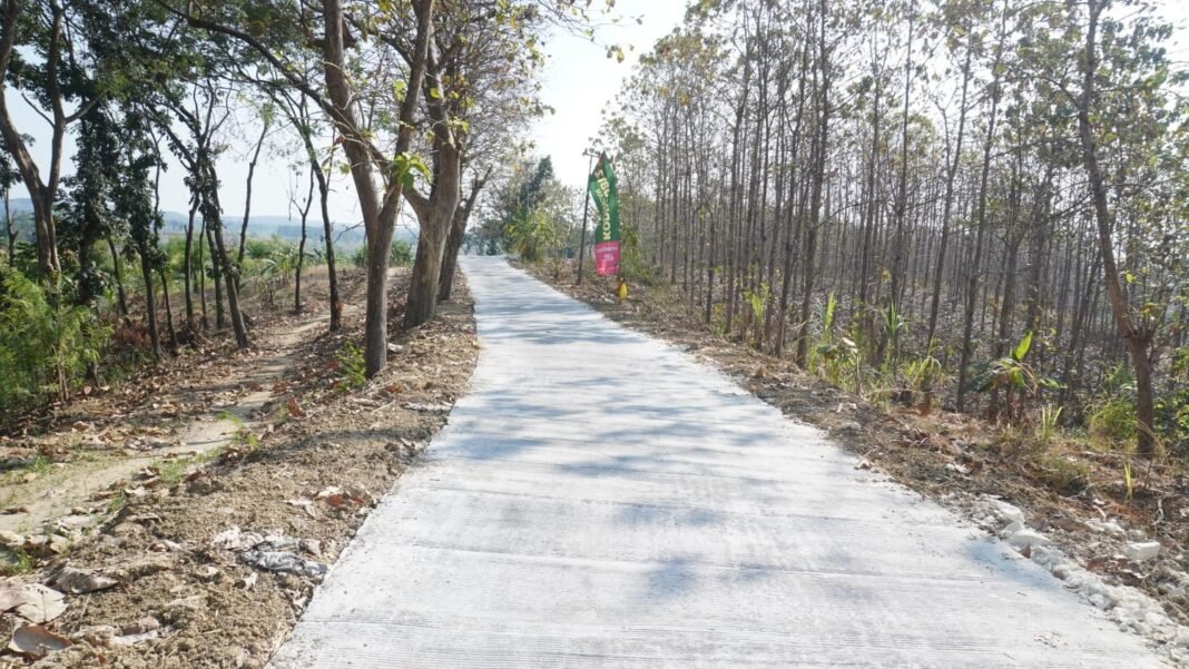 Pembangunan Jalan Rabat Beton di Desa Tlemang: Terobosan Ekonomi untuk Warga