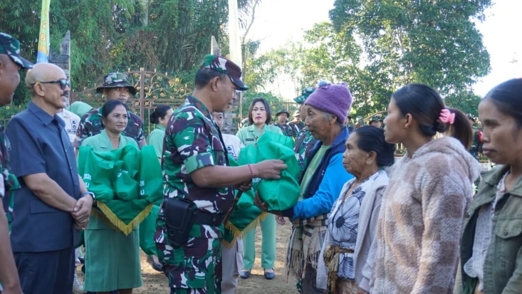 TMMD Ke-129 Ditutup dengan Penyerahan Bantuan untuk Masyarakat