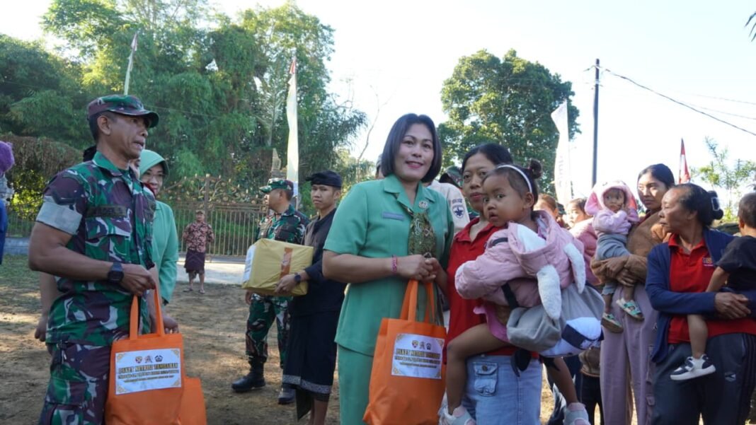 Bantuan Sembako untuk Warga dalam Penutupan TMMD Ke-129