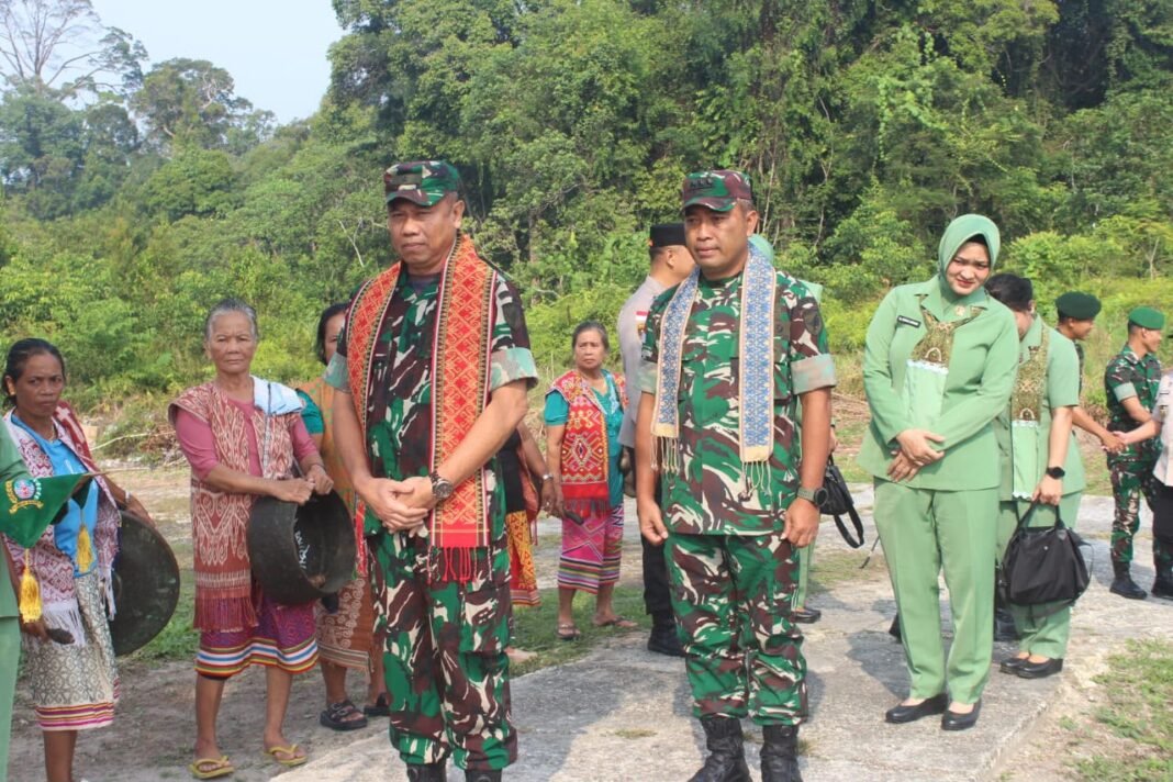 Penutupan TMMD Regtas Ke-129: Kerjasama TNI dengan Masyarakat di Kapuas Hulu