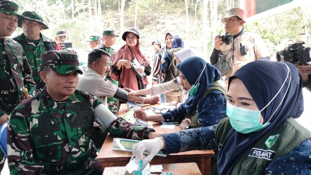 TMMD Ke 129 Kodim 1407/Bone Menyediakan Layanan Pengobatan Gratis