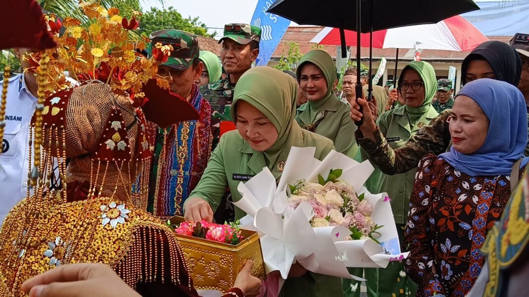 Kehadiran Persit KCK Menambah Semangat Pada Penutupan TMMD ke-129