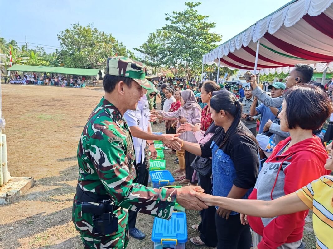 Senyum dan Bantuan dari Pangdam di TMMD ke-129 Desa Deniang