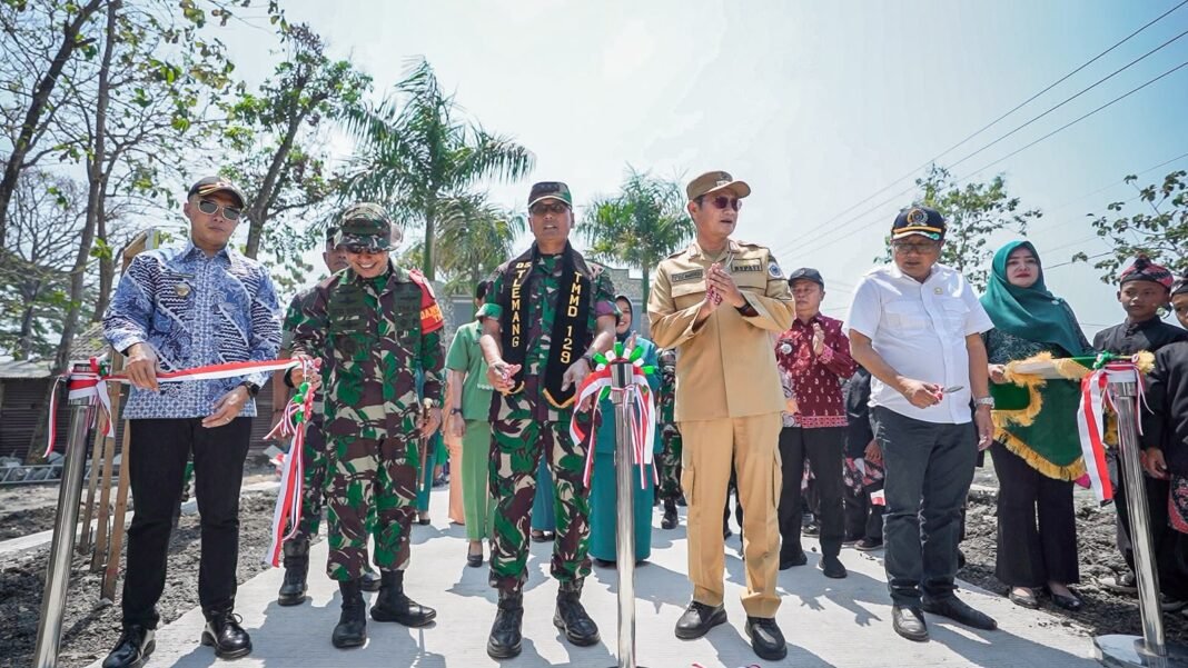 Bupati Lamongan Tunjukkan Kepuasan di Penutupan TMMD 129
