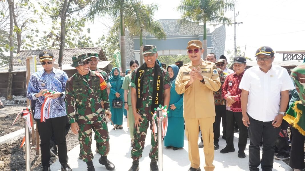 Peresmian Jalan Rabat Beton oleh Bupati dan Dansatgas TMMD 129