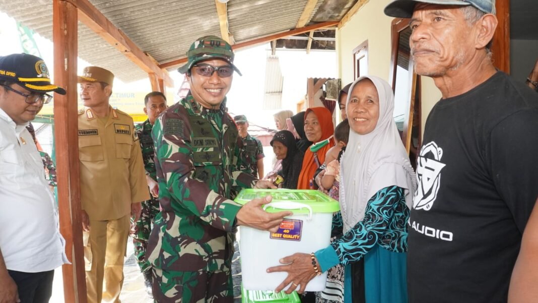 Kehangatan Persaudaraan dalam Penyerahan Sembako TMMD 129 di Tlemang