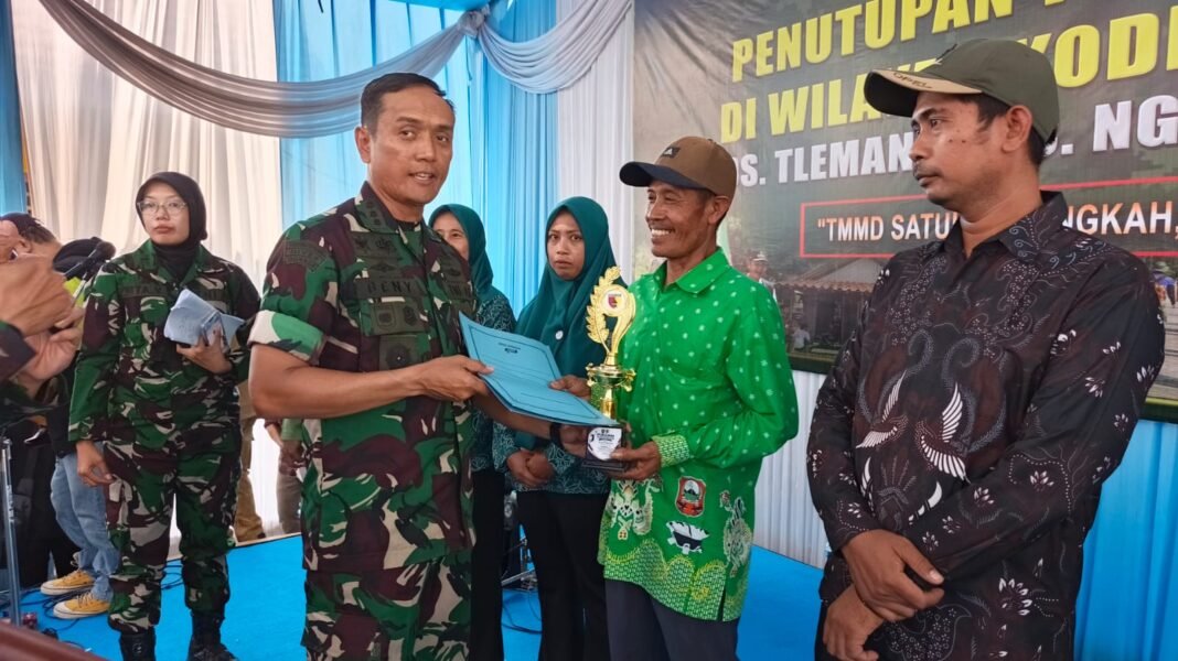 Keceriaan dan Sportivitas Warna Penyerahan Hadiah Voli di Desa Tlemang