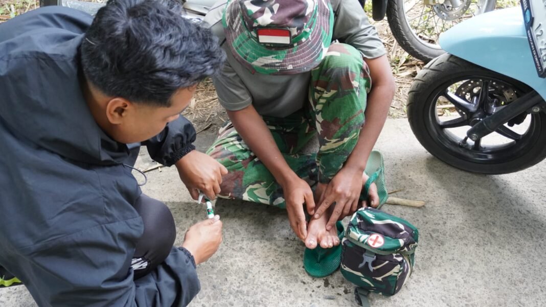 Lecet Kaki Anggota Satgas TMMD Ke-129 Segera Ditangani Tim Medis