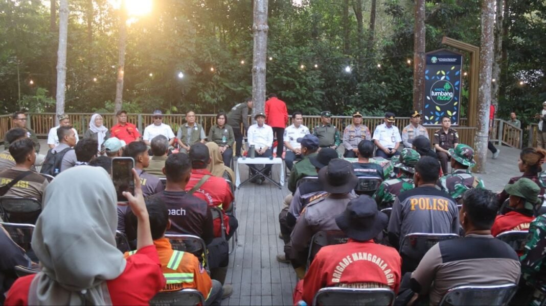 TINJAUAN KESIAPSIAGAAN KARHUTLA DI CAMP PEAT TUMBANG NUSA BERSAMA MENTERI KEHUTANAN RI