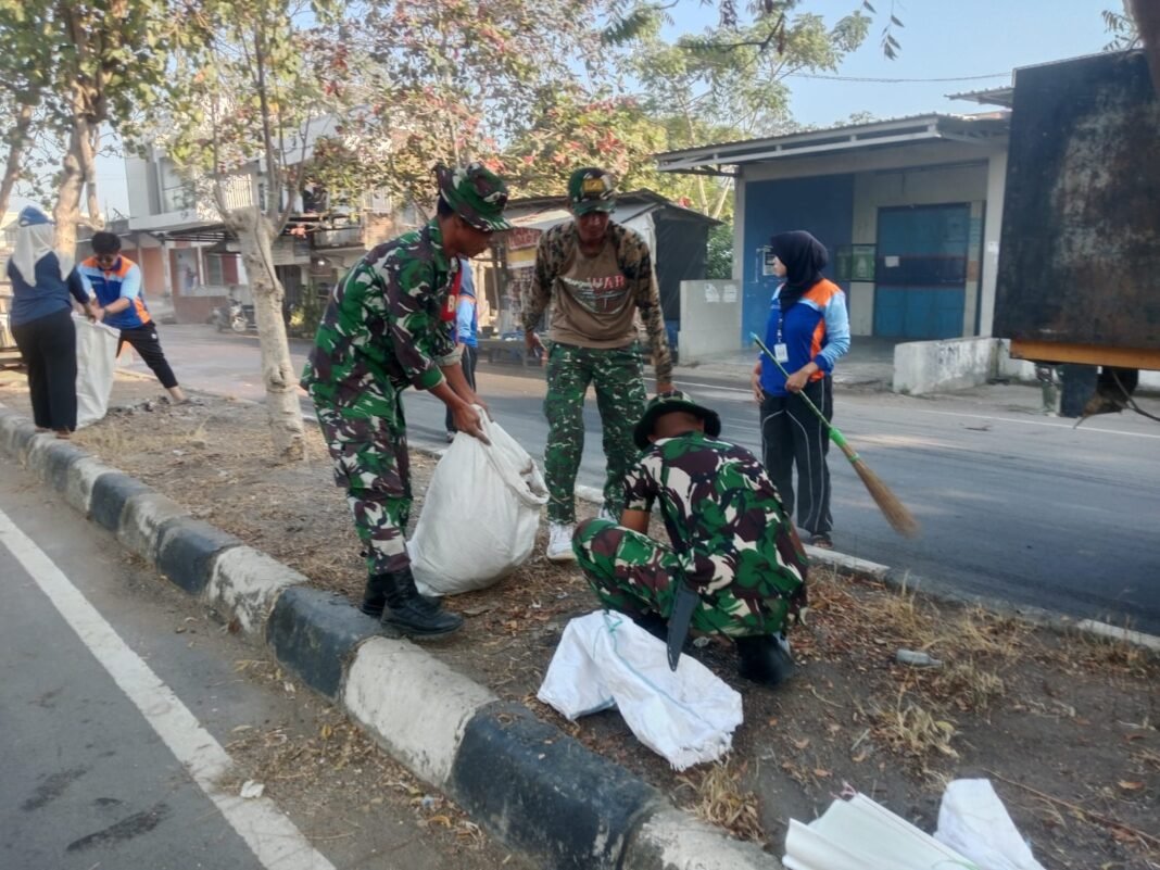 Koramil Woha Dan Masyarakat Bersatu, Perbaiki Jalan Talabiu-Dore