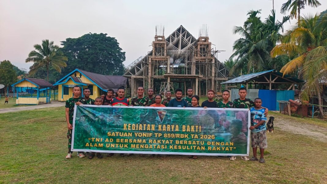 Sinergi TNI dan Masyarakat Supiori Melalui Karya Bakti Bersih-Bersih Gereja