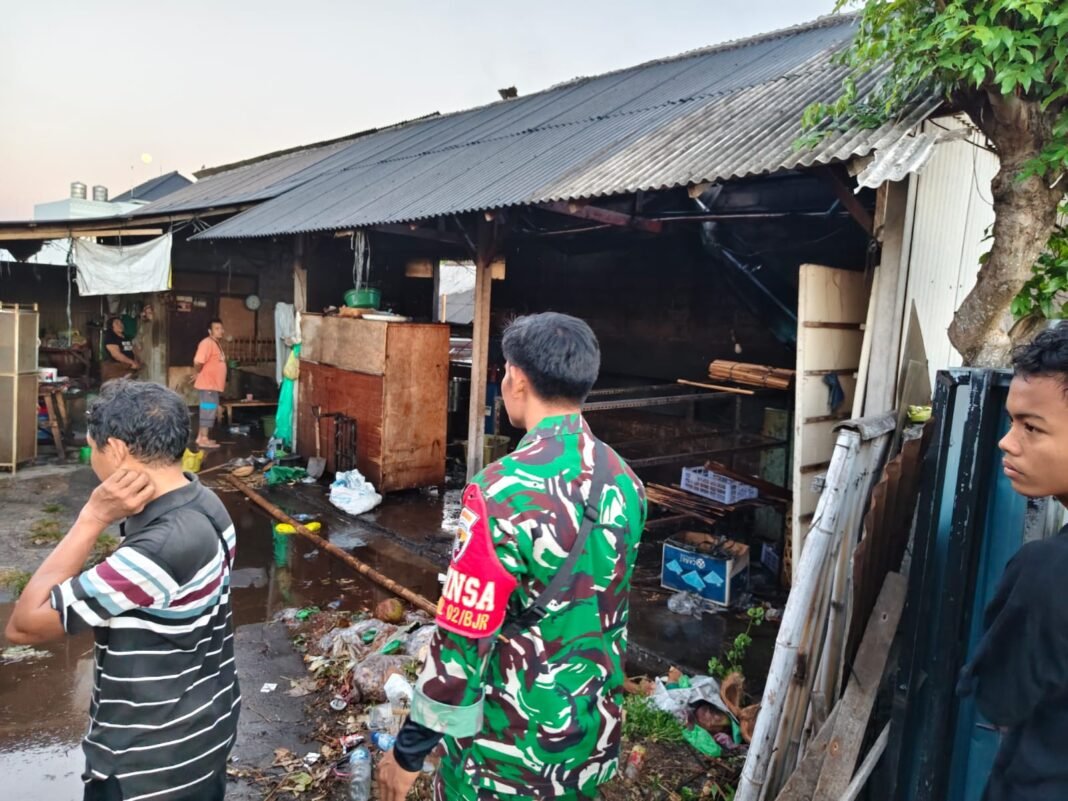 Kebakaran Landa Dusun Selat Klungkung, Satu Unit Bangunan Pemanggangan Ayam Terdampak