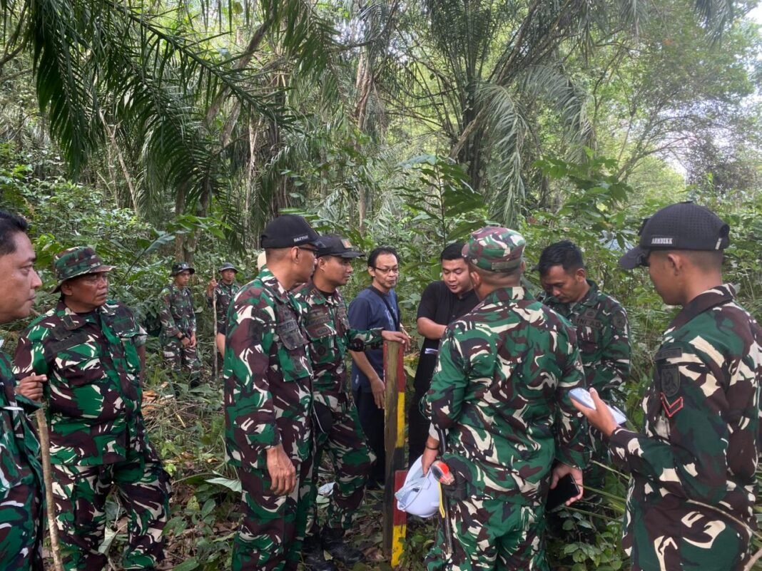 Danyonif TP 879/Rangkok Cakti Pastikan Patok Batas Wilayah Sesuai Dokumen Resmi Negara