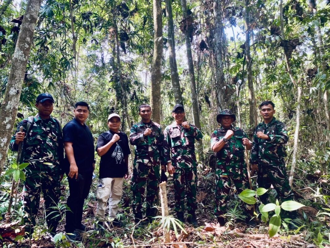 Yonif TP 879/Rangkok Cakti Perkuat Kepastian Hukum Wilayah Melalui Pengecekan Patok