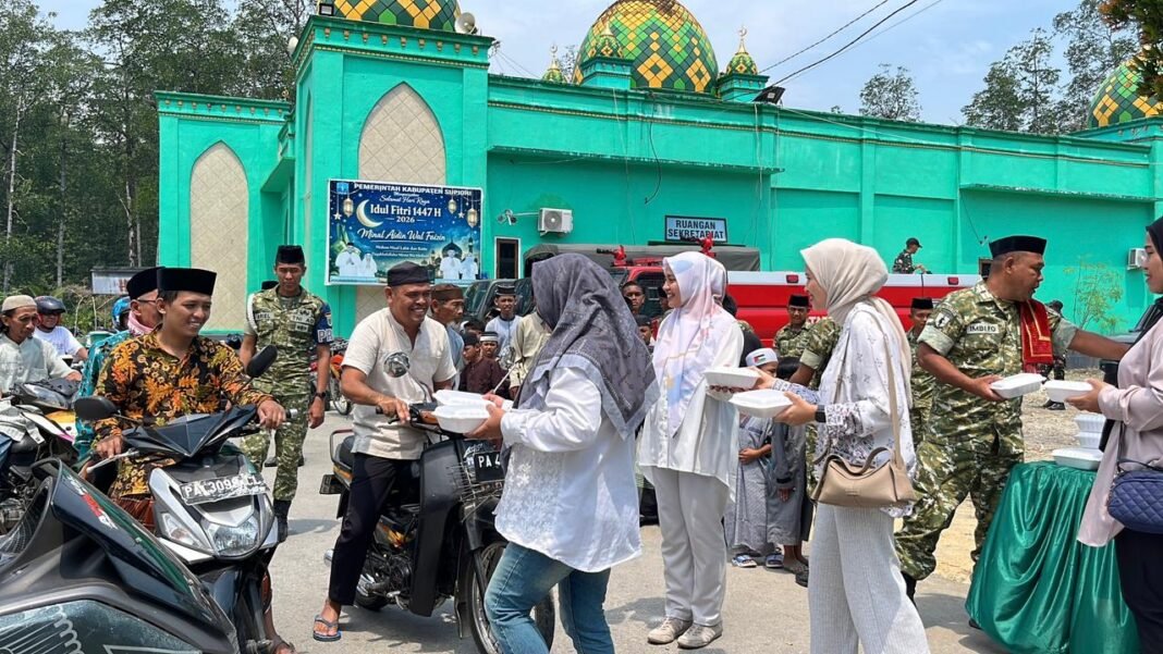Semangat Jumat Berkah Yonif TP 859/RBK Hadirkan Kebahagiaan bagi Warga Supiori