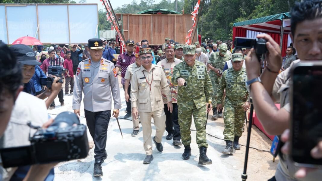 Danrem 102/Pjg Kawal Peresmian Jembatan Garuda Perintis Untuk Kesejahteraan Rakyat